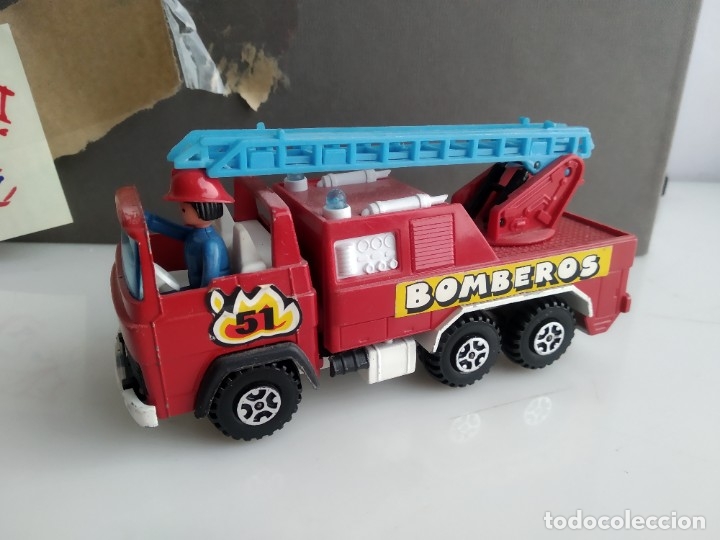Coches a escala: ANTIGUO COCHE  GUISVAL CAMION  BOMBEROS  MAGIRUS