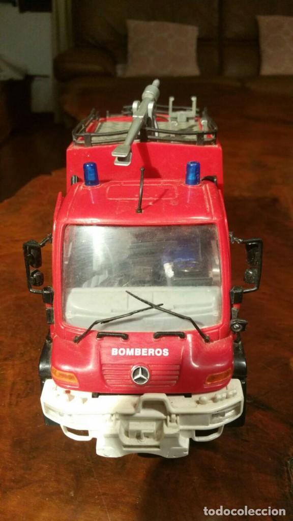 Coches a escala: CAMI&Oacute;N MERCEDES DE BOMBEROS 2004 - Foto 2