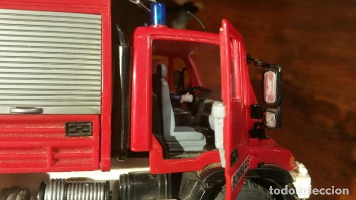 Coches a escala: CAMI&Oacute;N MERCEDES DE BOMBEROS 2004 - Foto 7