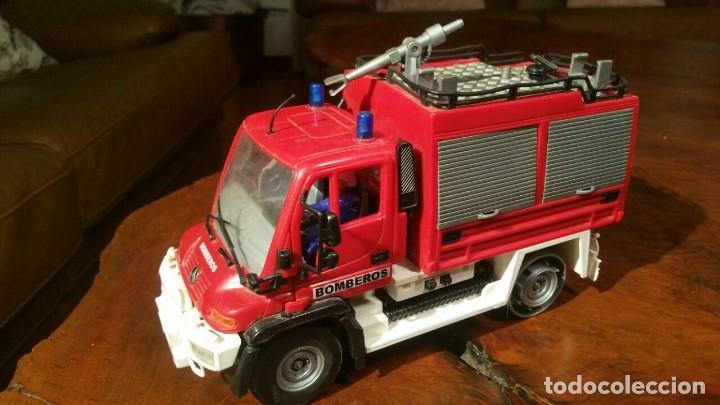 Coches a escala: CAMI&Oacute;N MERCEDES DE BOMBEROS 2004 - Foto 1