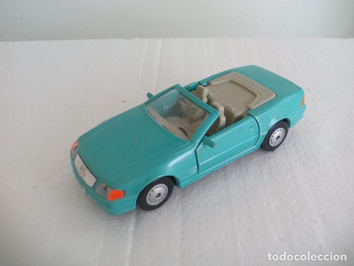 Coches a escala: MERCEDES BENZ 500SL MAISTO. . ESCALA 1/40. COCHE A FRICCI&Oacute;N.