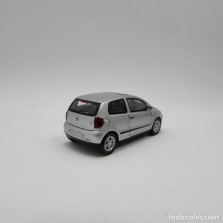 Coches a escala: Norev VW Fox TDI 2005 gris met. Escala 1/87 H0 (3812) - Foto 3 - 190534778