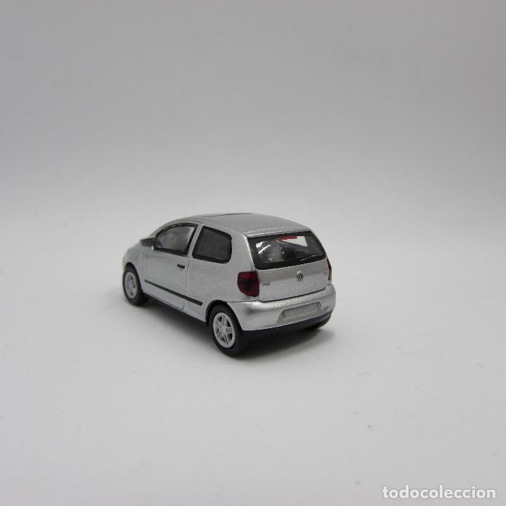 Coches a escala: Norev VW Fox TDI 2005 gris met. Escala 1/87 H0 (3812) - Foto 4 - 190534778