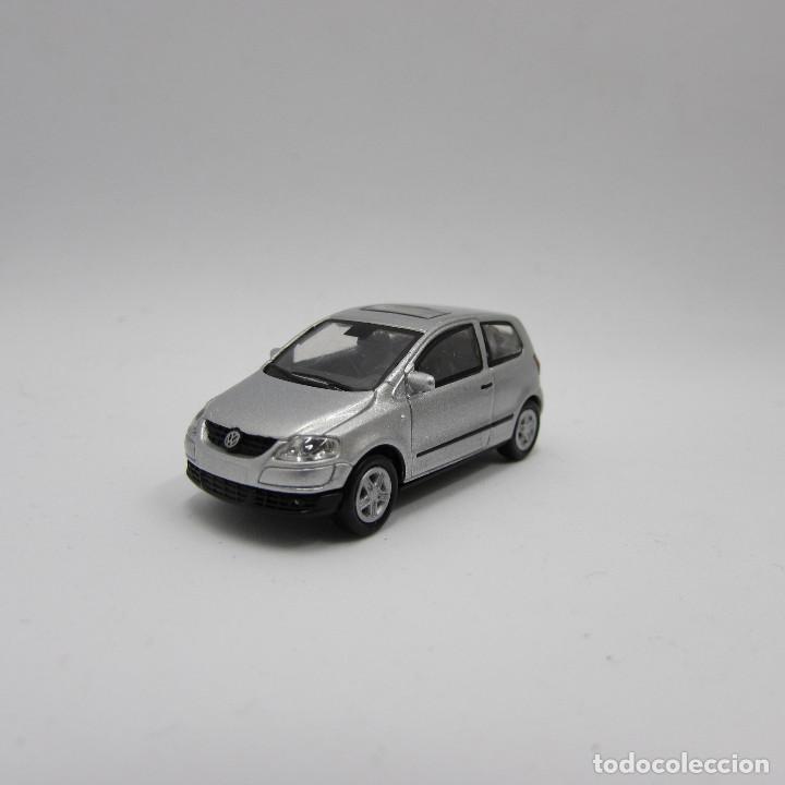 Coches a escala: Norev VW Fox TDI 2005 gris met. Escala 1/87 H0 (3812) - Foto 5 - 190534778
