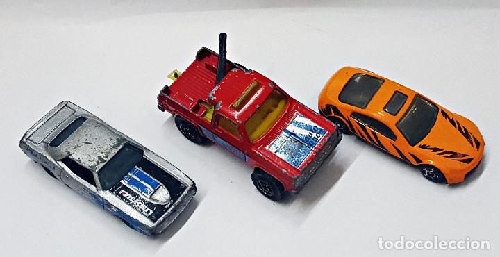Coches a escala: 3 Coches peque&ntilde;os, Mattel, Majorette y otro sin marca.