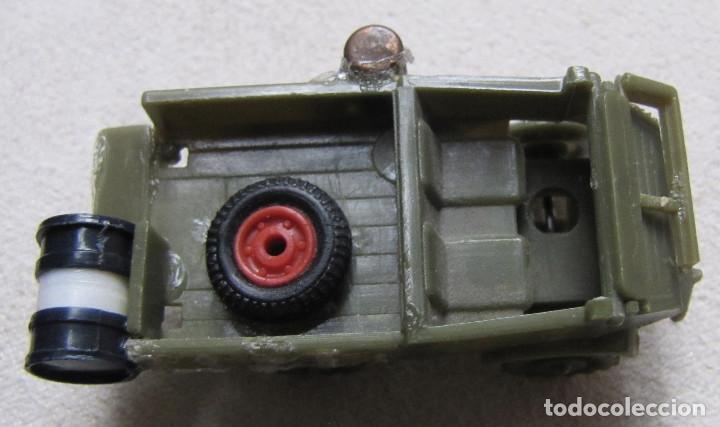 Coches a escala: Unimog Eko. 4,5 cm.