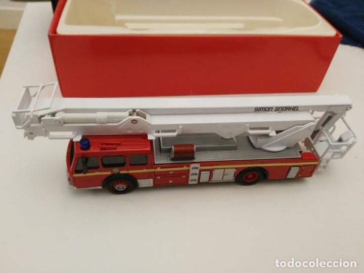 Coches a escala: CAMION BOMBEROS CORGI - DENNIS - Foto 2