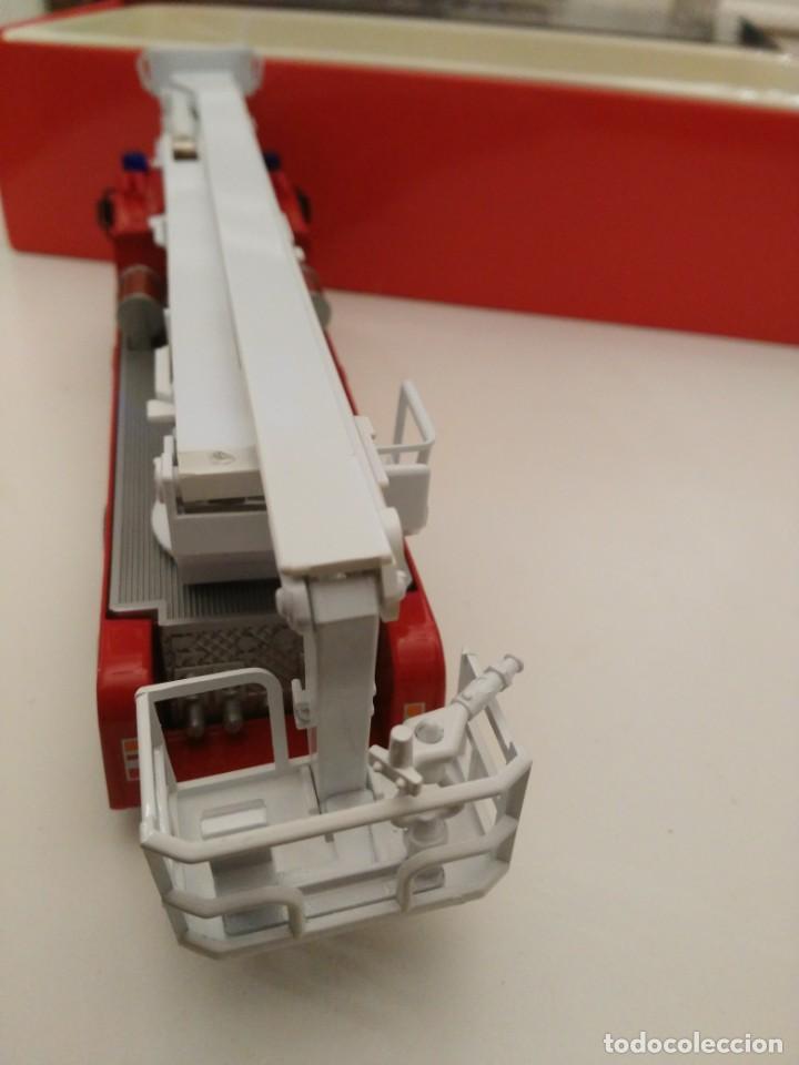 Coches a escala: CAMION BOMBEROS CORGI - DENNIS - Foto 5
