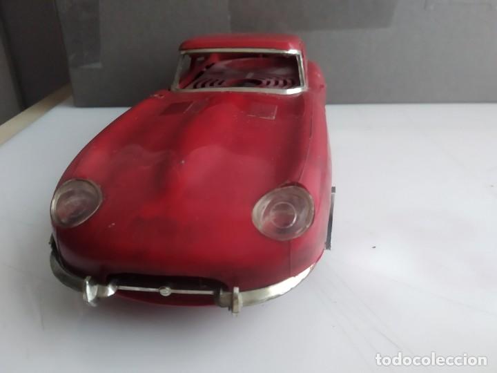 Coches a escala: antiguo coche jaguar tipo e  funcion radio funcionadno
