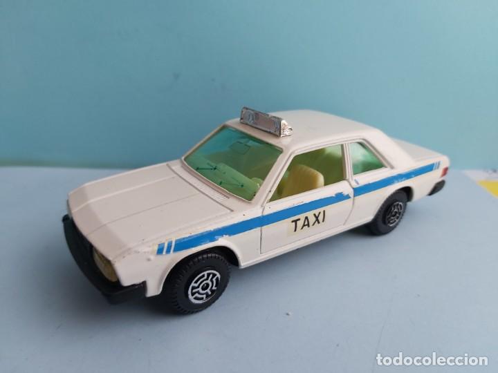 Coches a escala: ANTIGUO COCHE DE GUISVAL  FIAT 130 TAXI