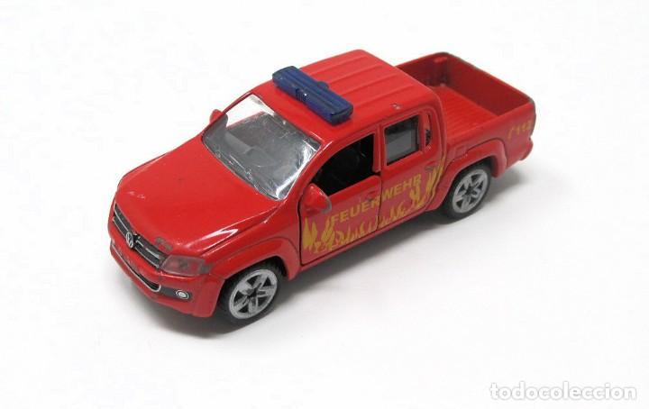 Coches a escala: Volkswagen Amorok TDI, mide 8 cm de largo, es de Siku.