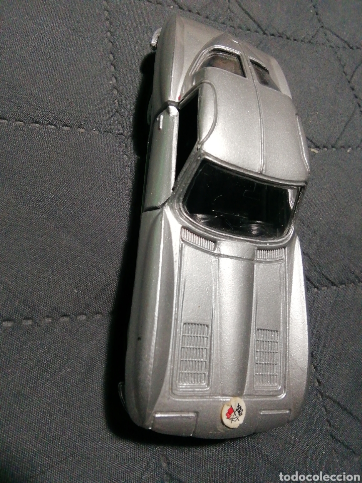 Coches a escala: CORVETTE DEL 63. MAISTO (A TRACCI&Oacute;N). ESCALA 1 /38