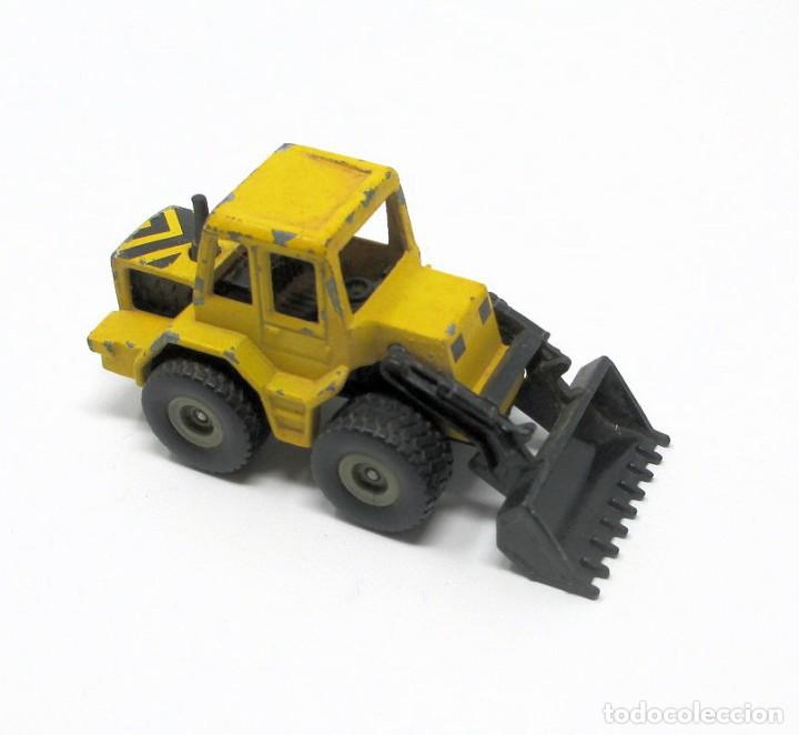 Coches a escala: Excavadora de Siku - Mide 7,5 cm de largo.
