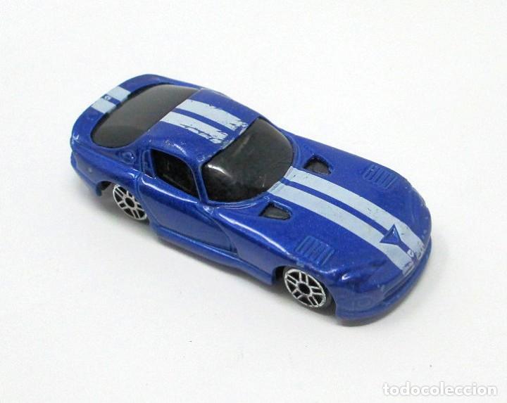 Coches a escala: 1996 Dodge Viper GTS de Maisto - Mide 7 cm de largo.