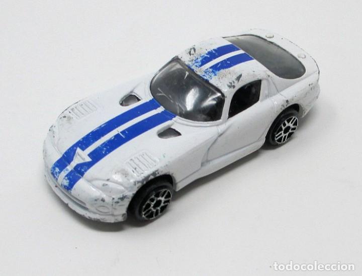 Coches a escala: 1996 Dodge Viper GTS de Maisto - Mide 7 cm de largo.