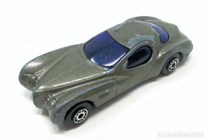Coches a escala: Chrysler Atlantic de Maisto. Mide 7,5 cm de largo.