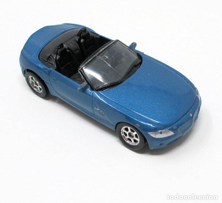 Coches a escala: BMW Z4 de Welly - Mide 7 cm de largo.