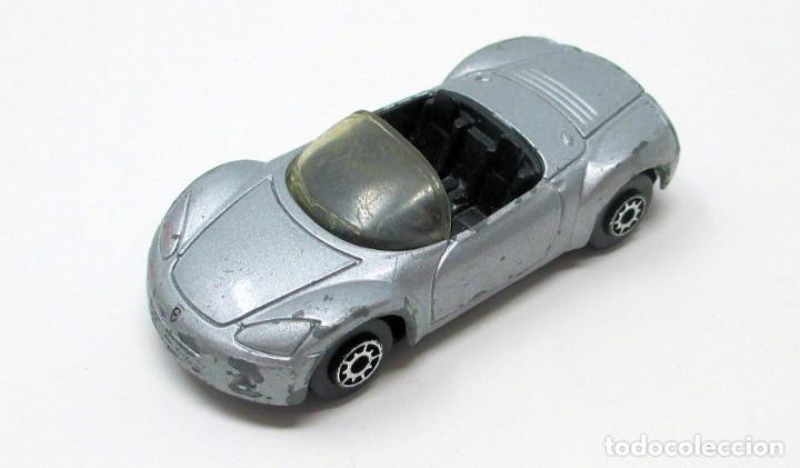 Coches a escala: Plymouth Pronto Spyder de Maisto - Mide 6,5 cm de largo.