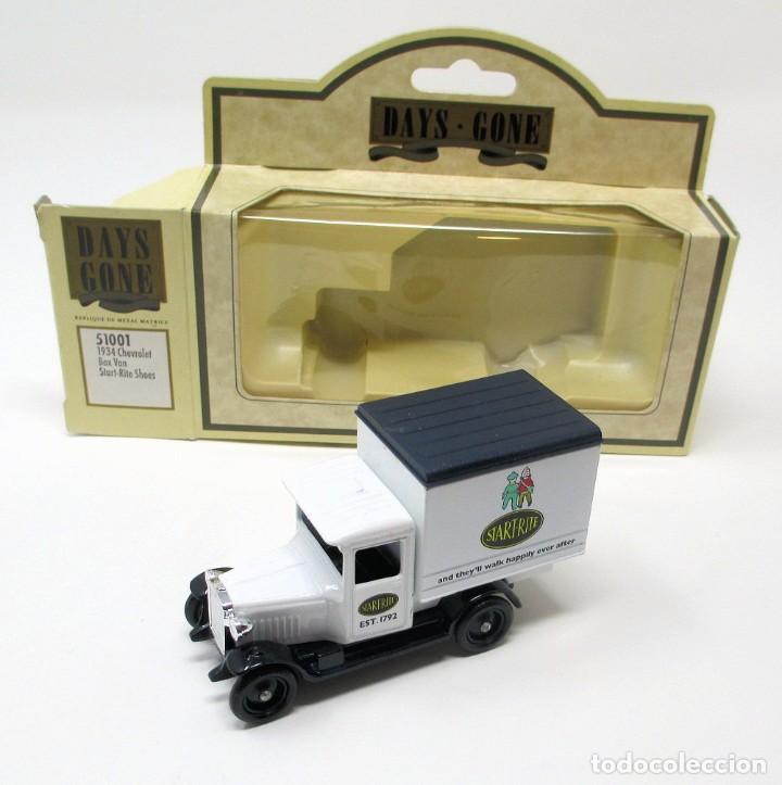 Coches a escala: 1934 Chevrolet Box Van Start-Rite Shoes de Days Gone.