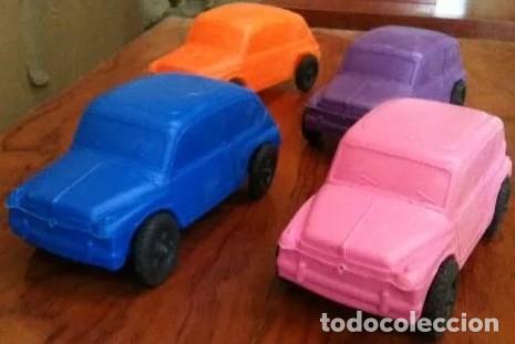 Coches a escala: SEAT 600 de pl&aacute;stico inyectado 4 u A&ntilde;os 70
