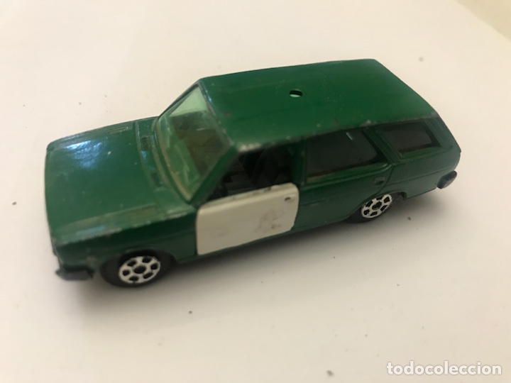 Coches a escala: Pilen seat 131 familiar guardia civil