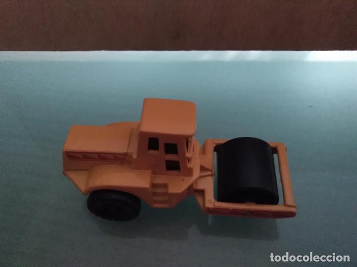 Coches a escala: MAISTO RODILLO APISONADORA ROLLER - Foto 3