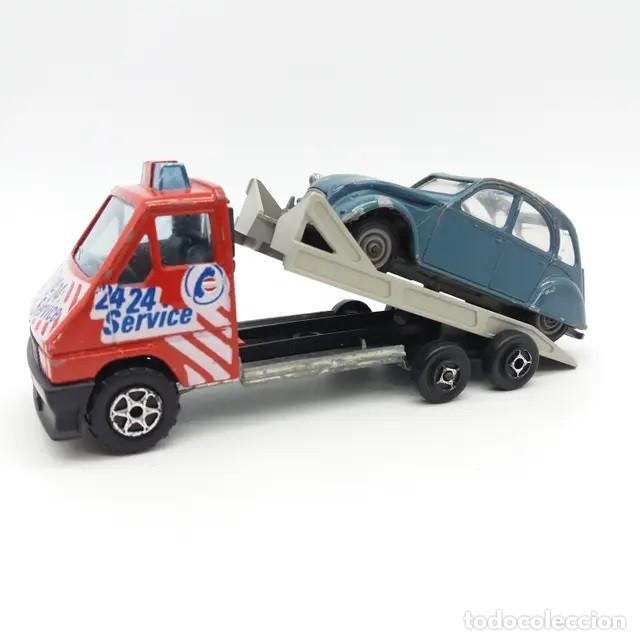 Coches a escala: Renault Master T35 MAJORETTE + Citroen 2CV S&oacute;lido - Foto 3