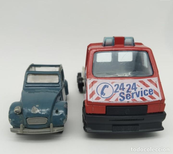 Coches a escala: Renault Master T35 MAJORETTE + Citroen 2CV S&oacute;lido - Foto 6