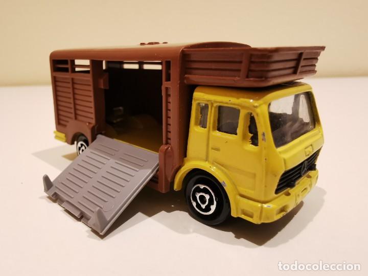 Coches a escala: Majorette Transporte Caballos