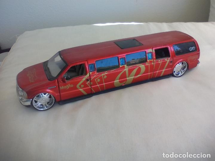 Coches a escala: Ford Excursion Maisto Playerz. 34 CM