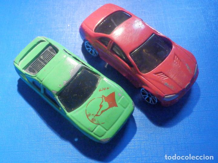 Coches a escala: 2 coches en miniatura - Rojo y verde - Foto 1