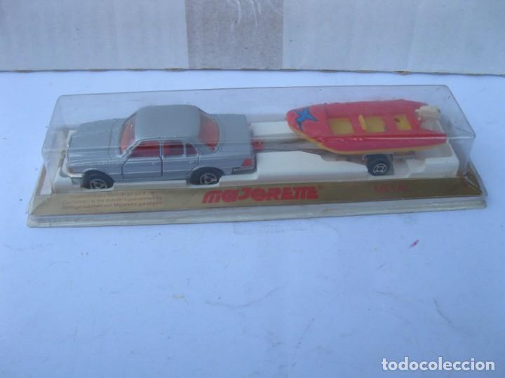 Coches a escala: MERCEDES 450 SE - CON REMOLQUE Y LANCHA - MAJORETTE - ESCALA 1:60.