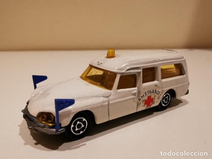 Coches a escala: Majorette DS 21 Ambulance