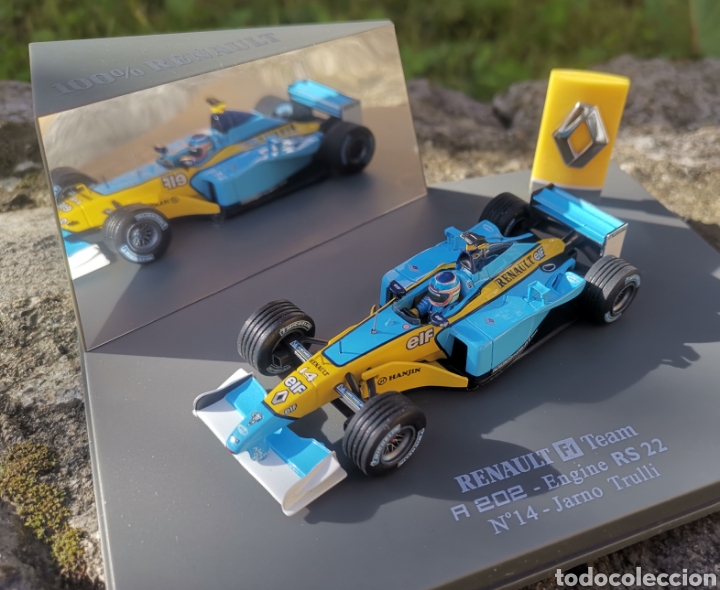 Auto in scala: Coche Formula 1 Renault F1 Team R 202 - Engine RS22 N&deg;14 - Jarno Trulli - Universal Hobbies LTD