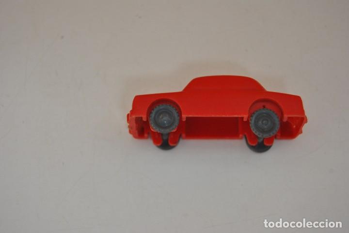 Coches a escala: COCHE PLASTICO DURO ANTIGUO - Foto 1