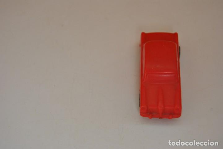 Coches a escala: COCHE PLASTICO DURO ANTIGUO - Foto 2