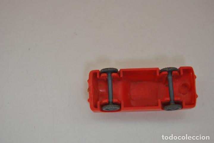 Coches a escala: COCHE PLASTICO DURO ANTIGUO - Foto 3