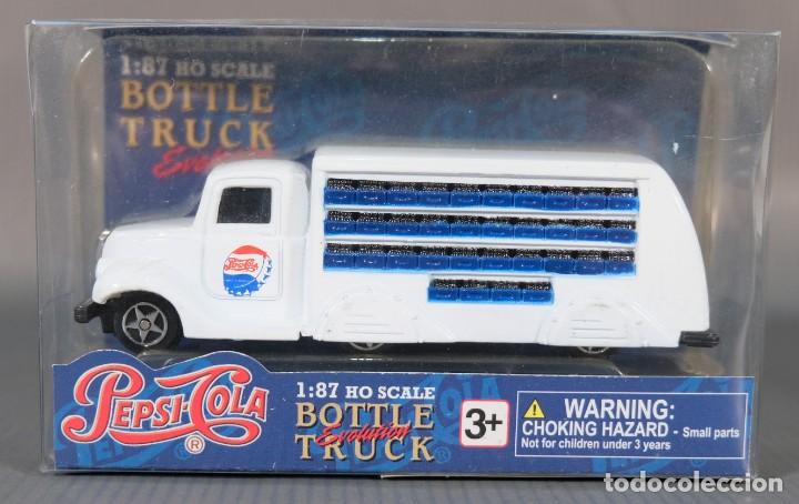 Coches a escala: Cami&oacute;n Pepsi Cola 1:87 Bottle Evolution Truck. - Foto 1