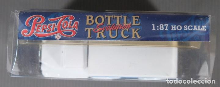 Coches a escala: Cami&oacute;n Pepsi Cola 1:87 Bottle Evolution Truck. - Foto 2