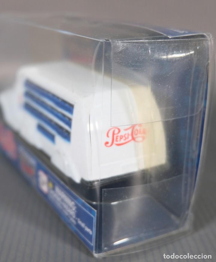 Coches a escala: Cami&oacute;n Pepsi Cola 1:87 Bottle Evolution Truck. - Foto 5