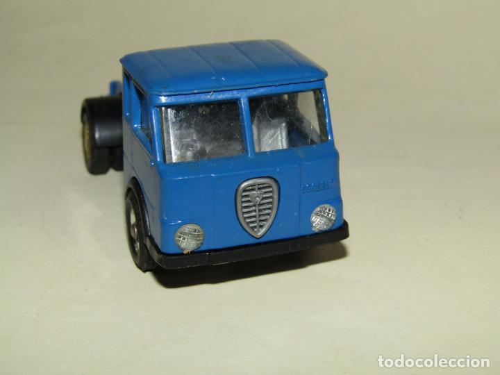 Auto in scala: Antiguo Cami&oacute;n Met&aacute;lico ESADELTA en Escala 1:66 de PENNY Made in Italy - A&ntilde;o 1960s.