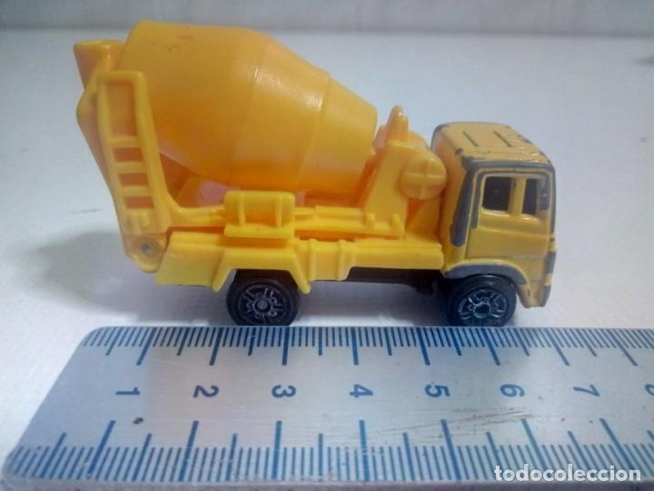 Coches a escala: CAMION HORMIGONERA MAISTO, COCHE LOTE