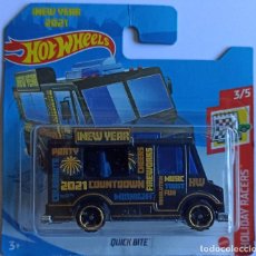 Coches a escala: HOT WHEELS QUICK BITE (2021). HOLIDAY RACERS 3/5. (2). Lote 232438195