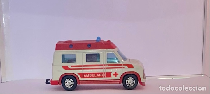 Coches a escala: Ambulancia Majorette ECH 1/36 - Foto 1