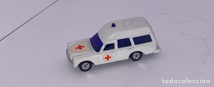 Coches a escala: Ambulancia Corgi Toys Mercedes Benz 2200