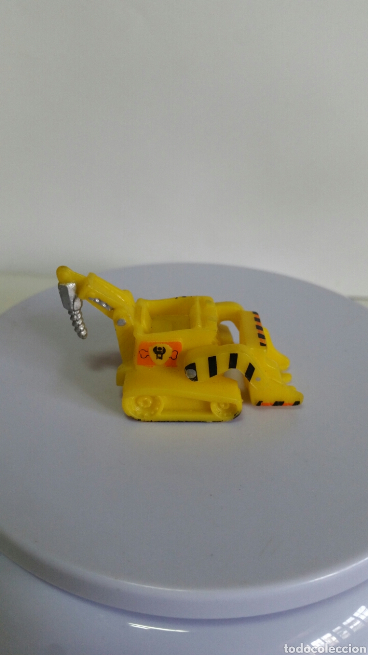 Coches a escala: FIGURA EN PVC / EXCAVADORA / SPIN MASTER - 2015 - Foto 2
