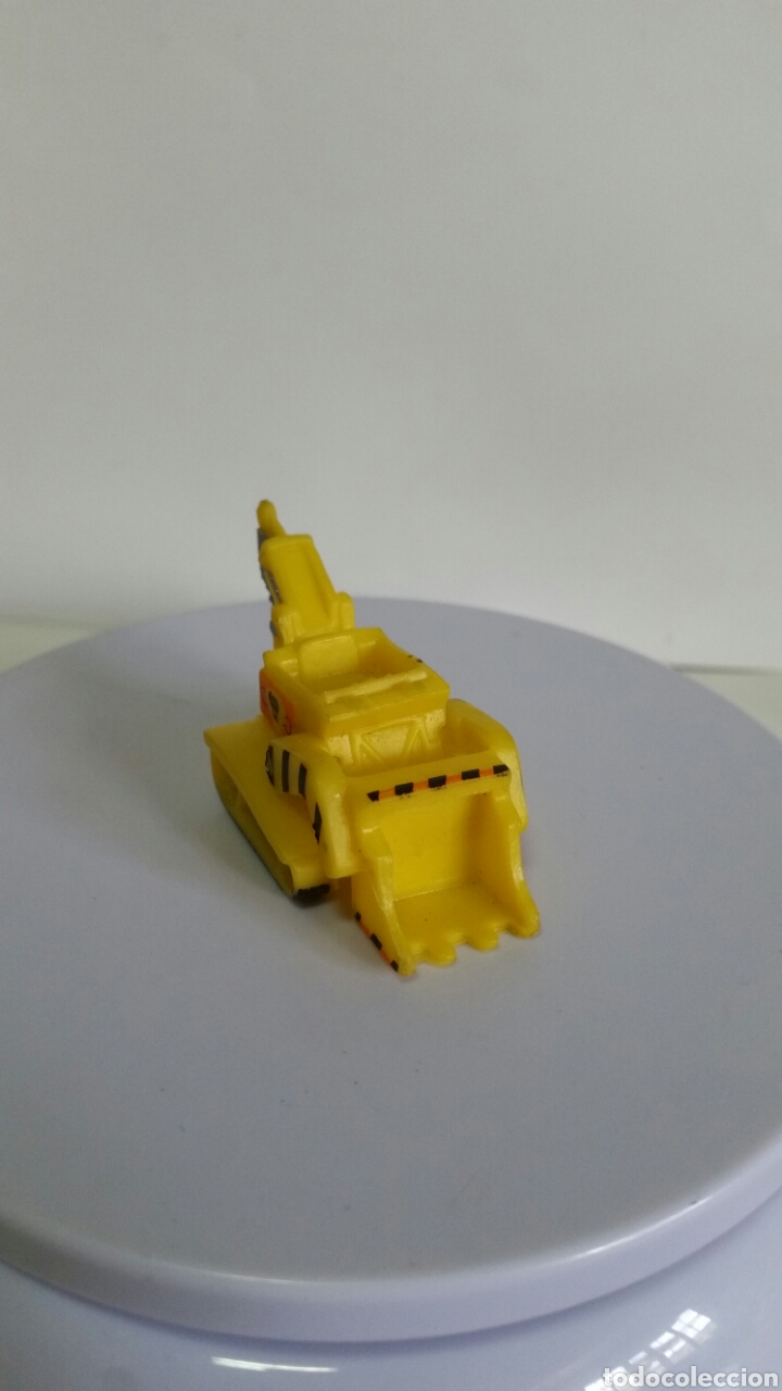 Coches a escala: FIGURA EN PVC / EXCAVADORA / SPIN MASTER - 2015 - Foto 1