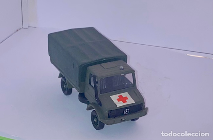 Coches a escala: Solido Miltary Ambulance Mercedes Unimog 05-88. 1/50