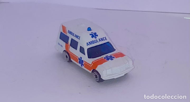 Coches a escala: Corgi Mercedes Benz 2200 Binz Ambulance