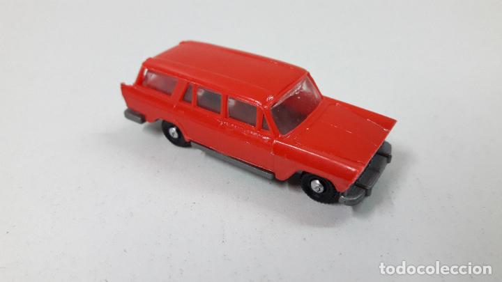 Coches a escala: COCHE FIAT 1800 FAMILIAR . REALIZADO POR EKO . MEDIDA DE LARGO 4,9 CM